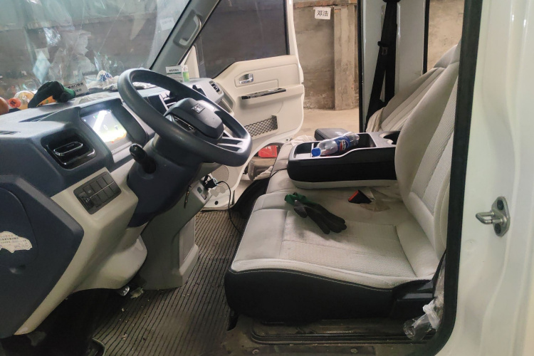 SRM鑫源新能源E3L 2025款 宁德41.86Kwh 305KM 实用型客车中控内饰19