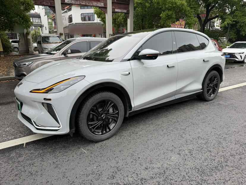 智己汽车 智己LS7 2023款 100kWh Lux后驱版(1)