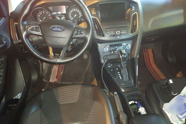 福特 福克斯 2017款 三厢 EcoBoost 180 自动精英型中控内饰12