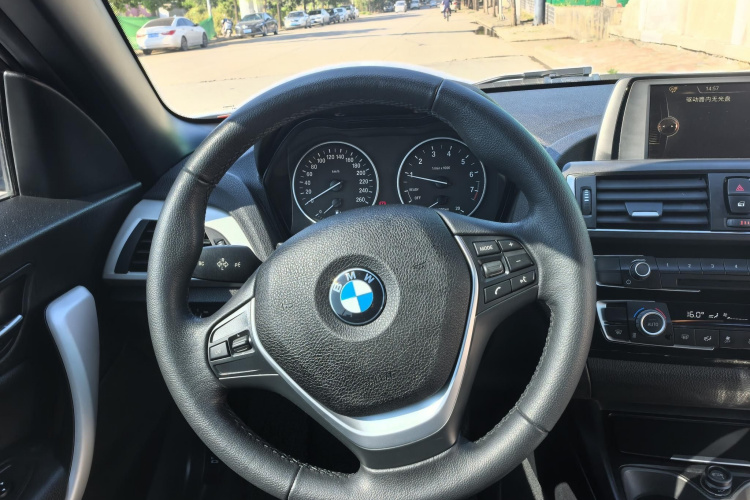 宝马2系(进口) 2015款 218i 敞篷轿跑车中控内饰7002