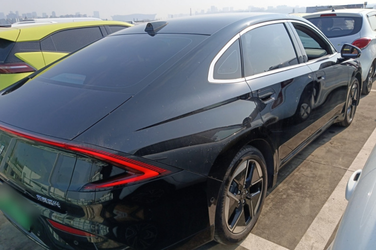 五菱汽车 五菱星光 2025款 610km 智能旗舰型车身外观7