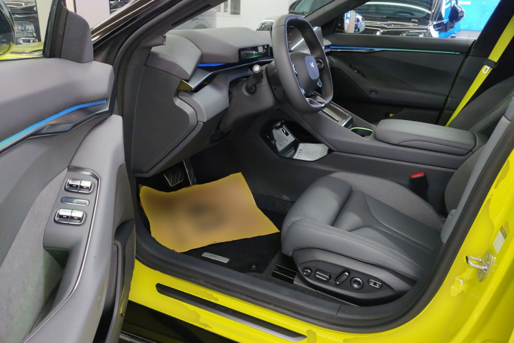 小鹏P7 2025款 702 长续航 Ultra中控内饰20