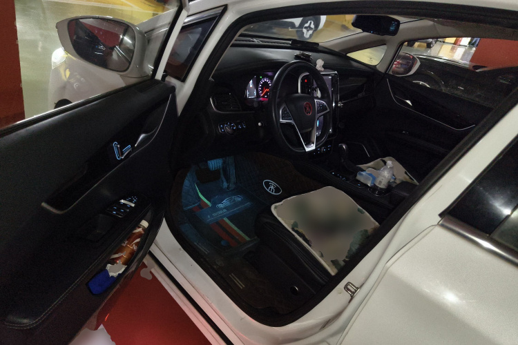 比亚迪 宋MAX 2018款 1.5T 自动智联尊享型 6座中控内饰20