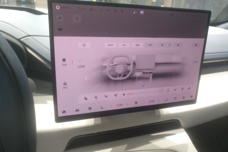 极氪001 2025款 WE版 100kWh 后驱局部细节16