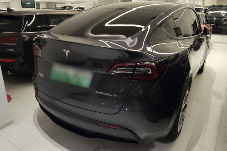 特斯拉 Model Y 2022款 改款 后轮驱动版车身外观7