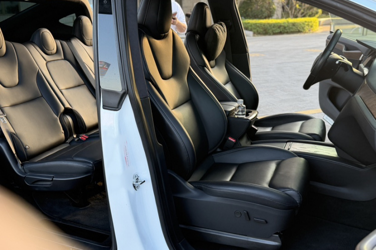 特斯拉 Model X 2019款 长续航版中控内饰7002