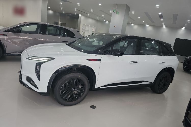 红旗天工08 2025款 605先锋版车身外观4