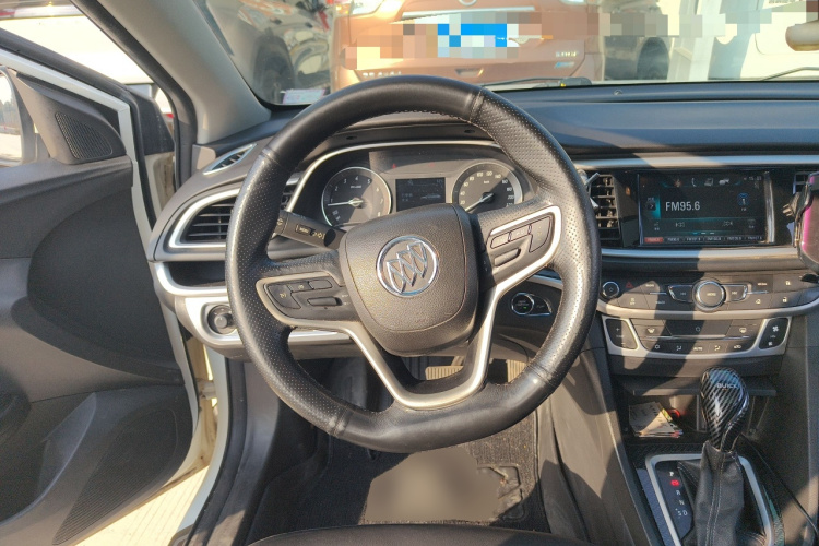 别克 英朗 2015款 18T 双离合豪华型中控内饰13