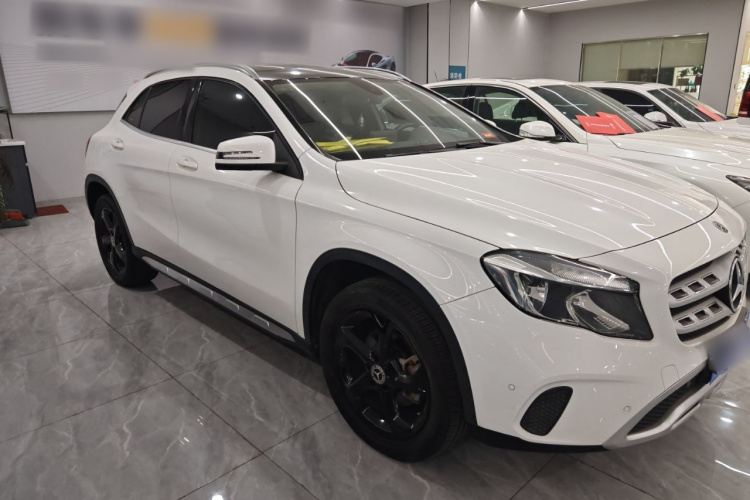 奔驰GLA 2018款 GLA 200 动感型车身外观3