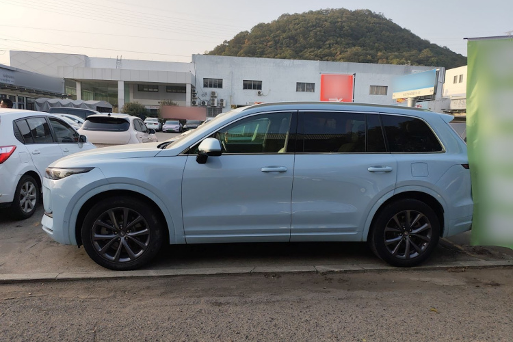 理想汽车 理想ONE 2020款 增程6座版车身外观4