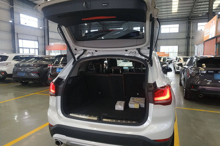 宝马X1 2020款 xDrive25Li 尊享型机舱底盘23
