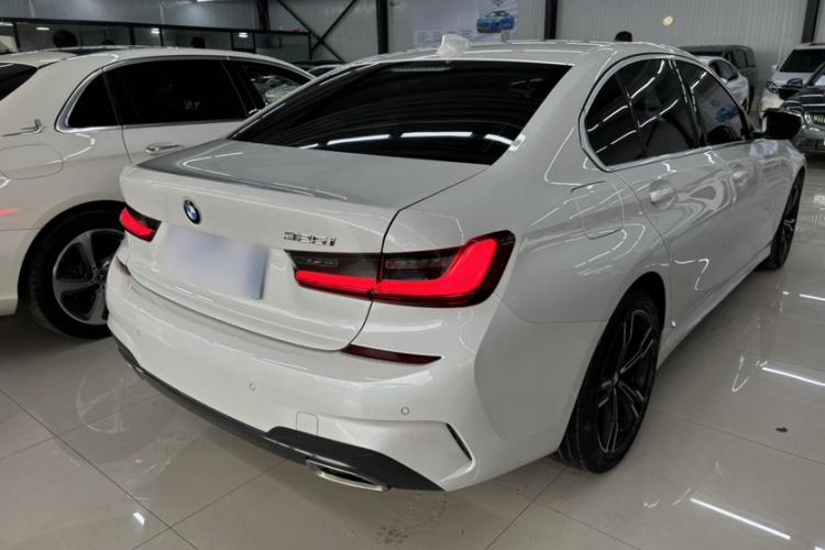 宝马3系 2022款 325i M运动套装车身外观6005