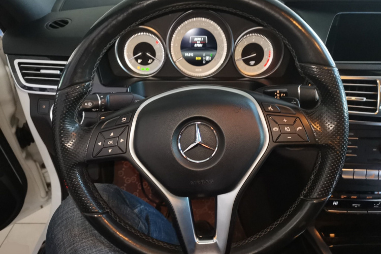 奔驰E级 2015款 改款 E 260 L 运动型中控内饰13