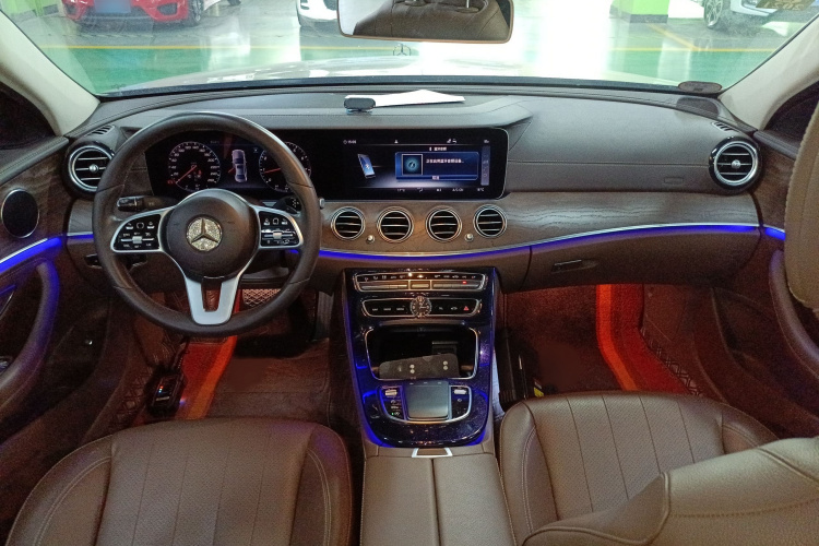 奔驰E级 2019款 E 300 L 时尚型中控内饰7002