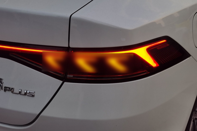 比亚迪 秦PLUS 2024款 荣耀版 DM-i 55KM领先型车身外观9