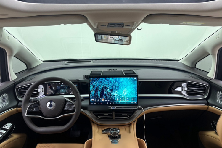 腾势D9 2024款 DM-i 980 四驱尊荣型中控内饰7007