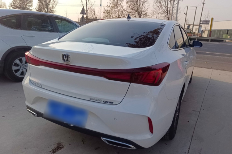 长安 逸动 2025款 PLUS 1.4T 双离合高能版车身外观6005