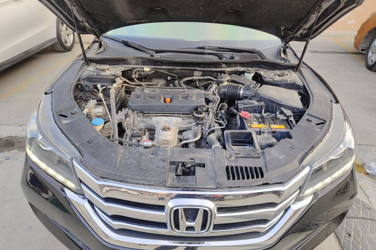 本田 雅阁 2014款 2.0L EX 豪华版机舱底盘24