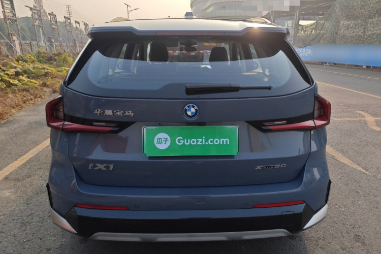 宝马iX1 2023款 xDrive30L M运动套装车身外观6