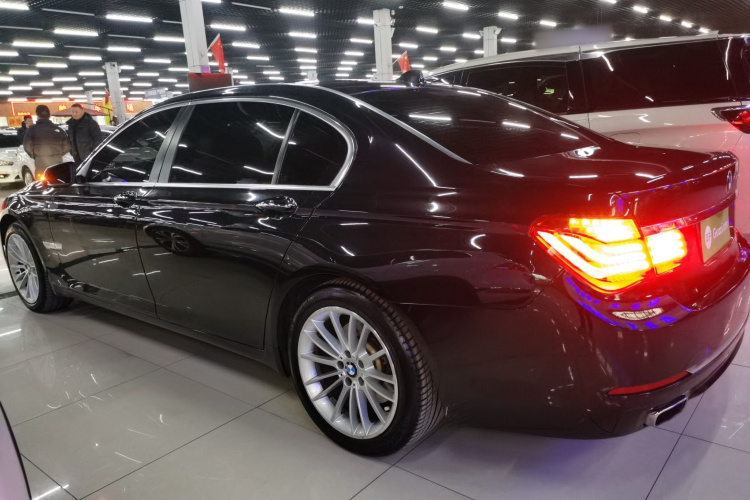 宝马7系 2014款 730Li 臻享型车身外观4