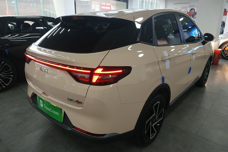 哪吒汽车 哪吒AYA 2023款 401 Lite车身外观6005