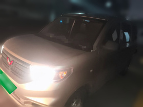 五菱汽车 五菱宏光V 2022款 1.5L劲取版电动助力LAR