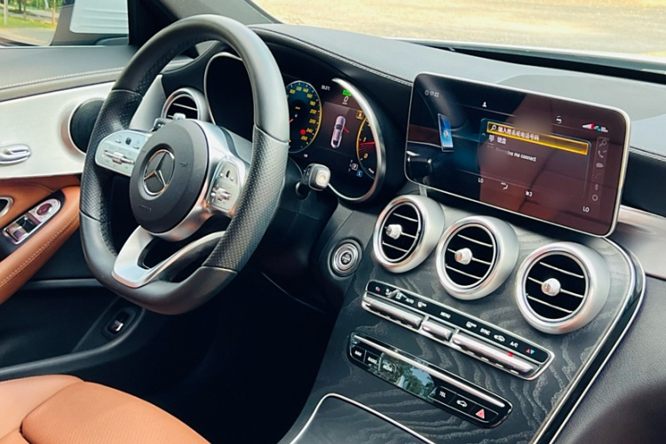 奔驰C级(进口) 2019款 C 260 轿跑车中控内饰7003