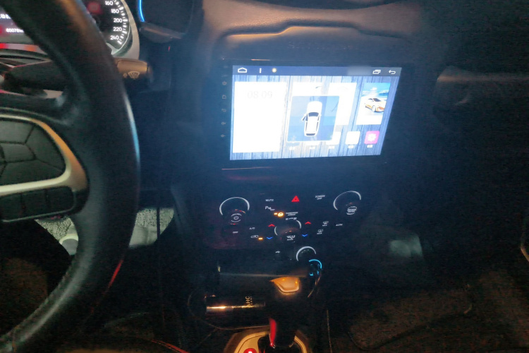 Jeep 自由侠 2018款 互联大屏版 180T 自动劲能版局部细节16