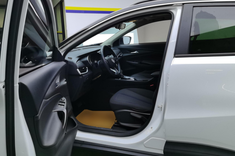 别克 昂科拉 2020款 20T CVT精英型中控内饰19