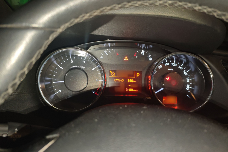 标致3008 2015款 1.6THP 自动至尚版局部细节14