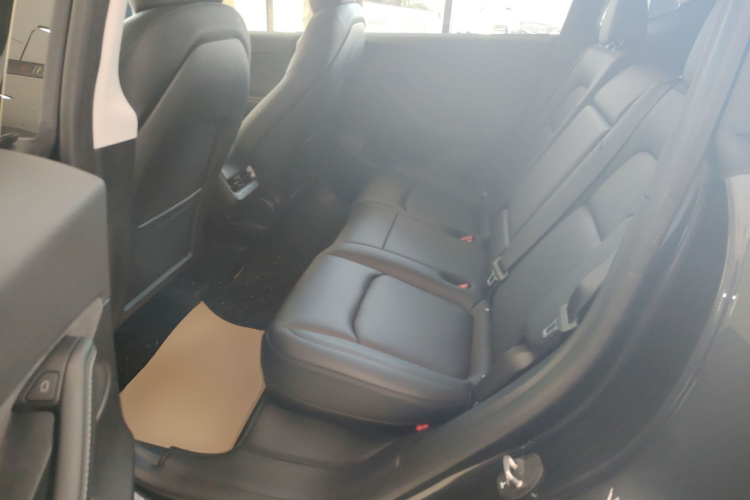 特斯拉 Model Y 2024款 后轮驱动版中控内饰7004