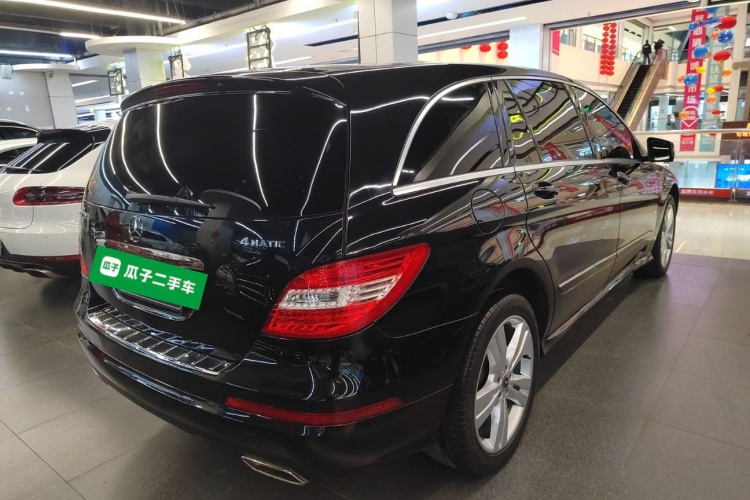 奔驰R级 2017款 R 320 4MATIC 豪华型臻藏版车身外观7