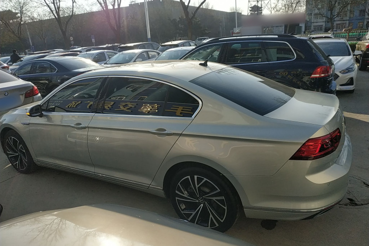 大众 迈腾 2020款 330TSI DSG 豪华型车身外观4