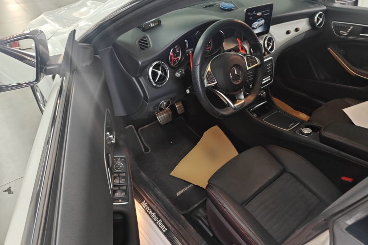 奔驰CLA 2019款 CLA 220 4MATIC中控内饰20