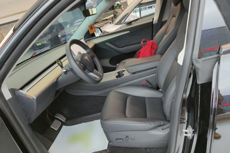 特斯拉 Model Y 2021款 标准续航后驱版局部细节19