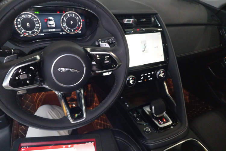 捷豹E-PACE 2024款 耀黑运动版 R-DYNAMIC SE BLACK中控内饰12