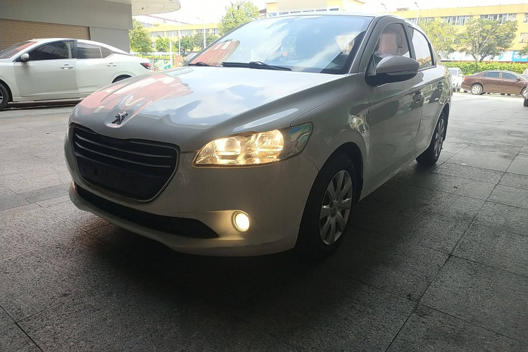 标致301 2016款 1.6L 手动舒适版车身外观1