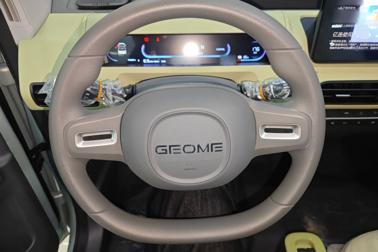 吉利银河 2024款 熊猫mini 200km 耐力熊中控内饰13