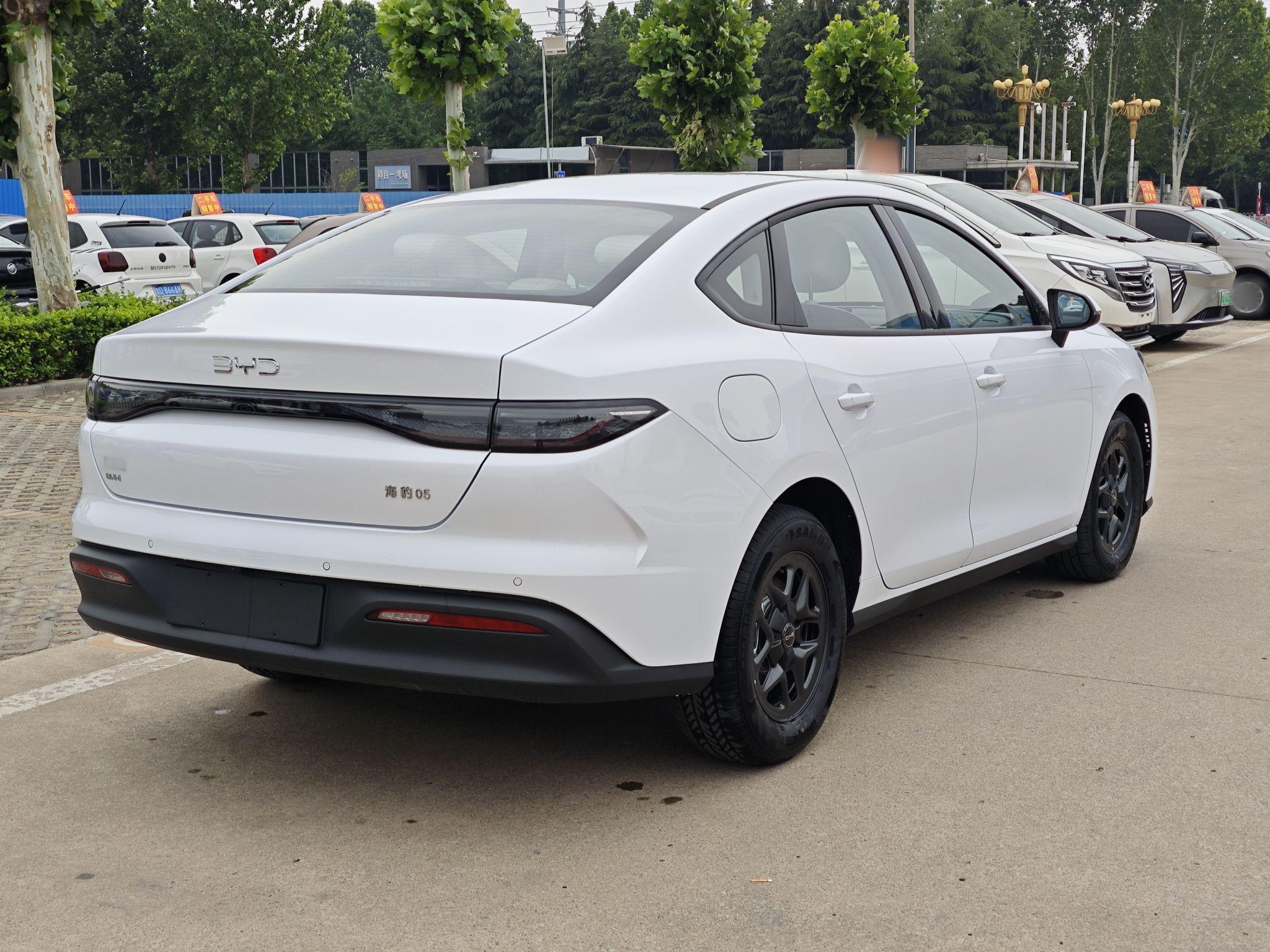 比亚迪 海豹05 DM-i 2025款 DM-i 智驾版 55KM豪华型