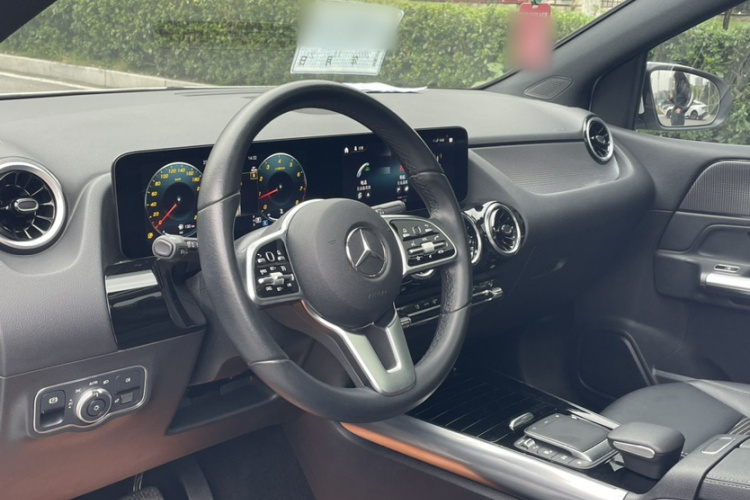 奔驰B级 2022款 改款 B 200 动感型中控内饰7002