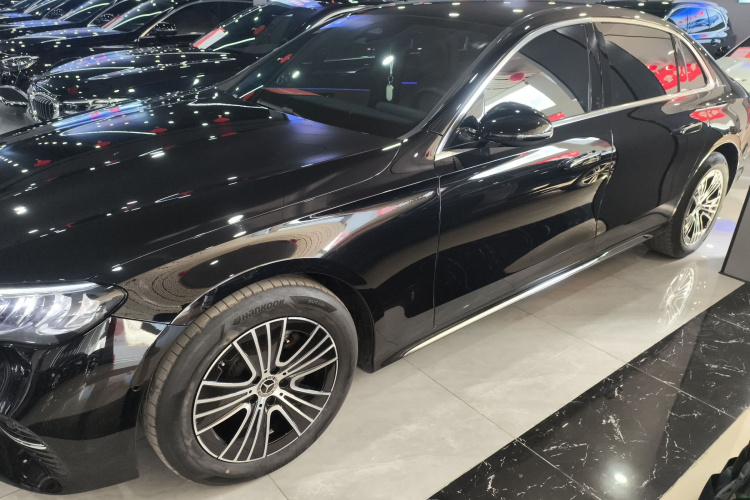 奔驰E级 2024款 E 260 L车身外观4