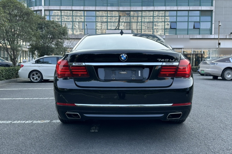 宝马7系 2014款 730Li 臻享型车身外观6005