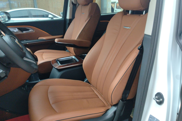 红旗HQ9 2023款 2.0T 智联旗享版局部细节19