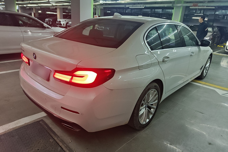 宝马5系 2022款 改款二 525Li 豪华套装车身外观7