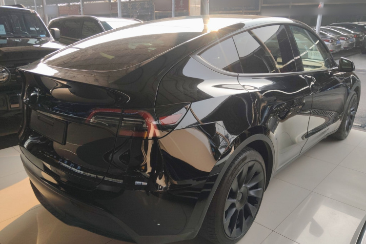 特斯拉 Model Y 2022款 后轮驱动版车身外观7
