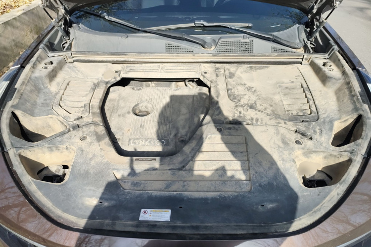 领克01 2018款 2.0T 两驱型+版机舱底盘24