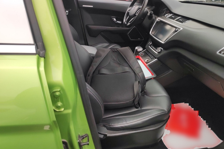 陆风X7 2016款 2.0T 全景尊贵版局部细节41