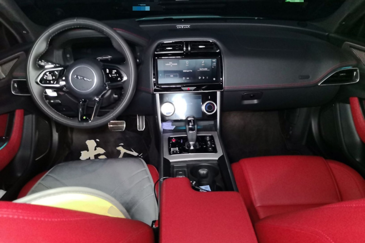 捷豹XEL 2024款 2.0T 250PS R-DYNAMIC S进取运动版中控内饰12
