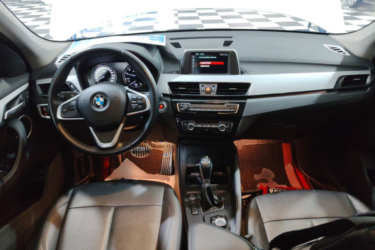 宝马X1 2019款 sDrive18Li 时尚型中控内饰12