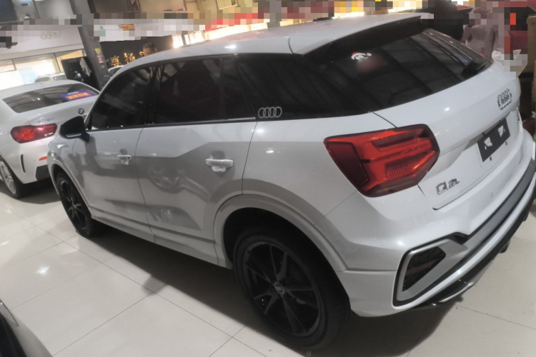奥迪Q2L 2022款 35 TFSI 进取动感型车身外观4